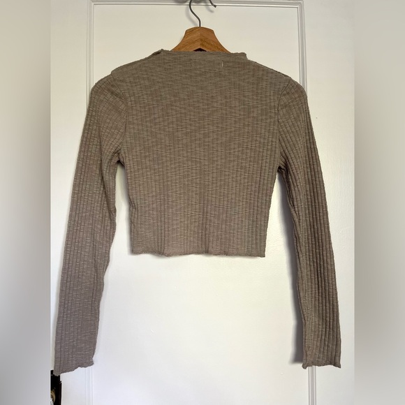 MADDEN GIRL Long-sleeve Crop Top | Neutral grey beige - Picture 5 of 6